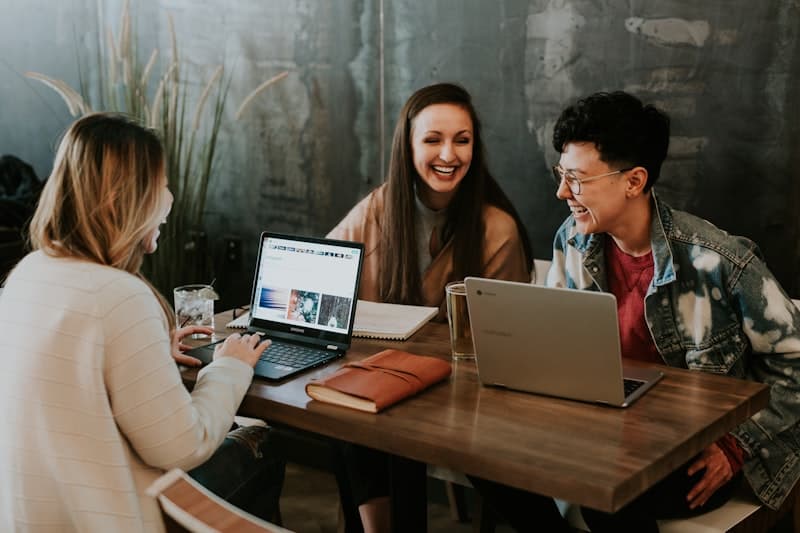 Stellar advisers talking through university plans with students