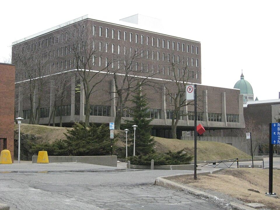HEC Montreal campus